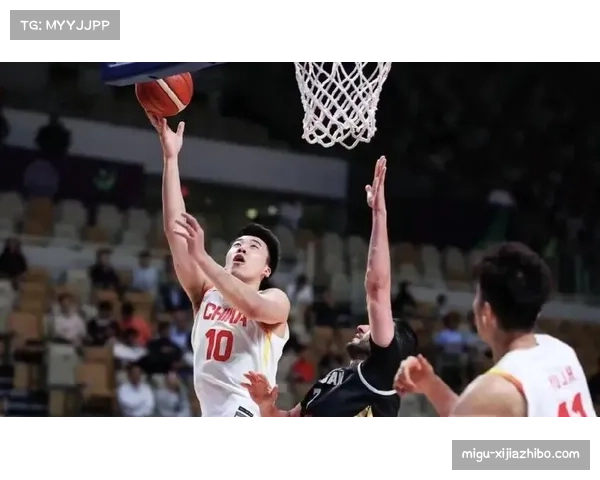 中国男篮开局手感不佳 首节落后8分